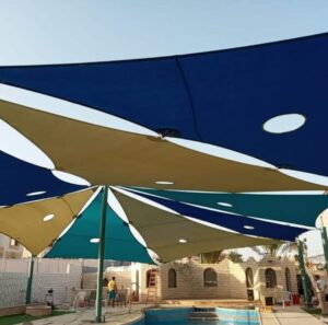 מפרשי הצללה עמידים לרוחות חזקות: איך למנוע קריעה של הבד